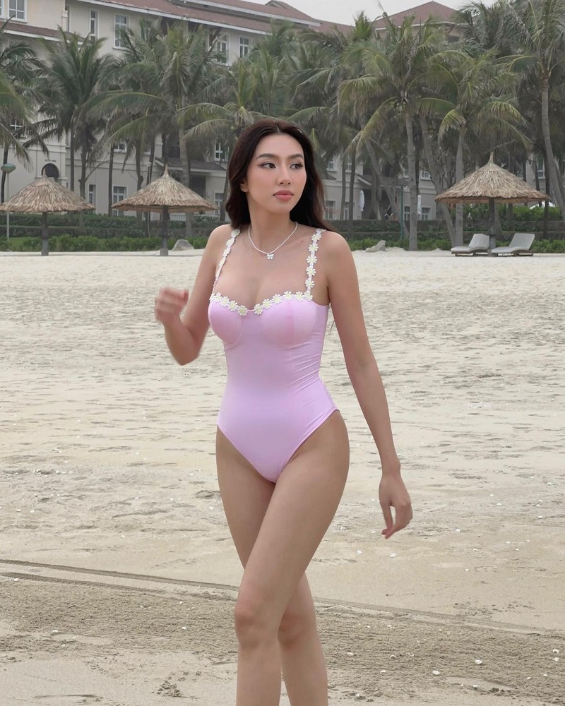 Nguyễn Thúc Thùy Tiên bikini 3