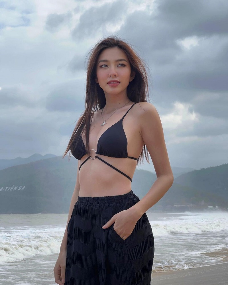 Nguyễn Thúc Thùy Tiên bikini 8