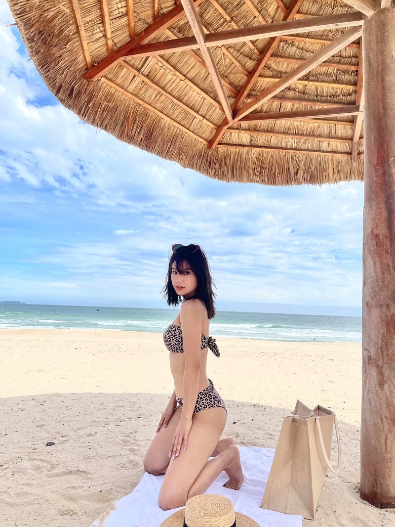 Hoàng Yến Chibi mặc bikini 13