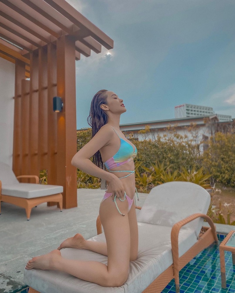 Minh Hằng bikini 19