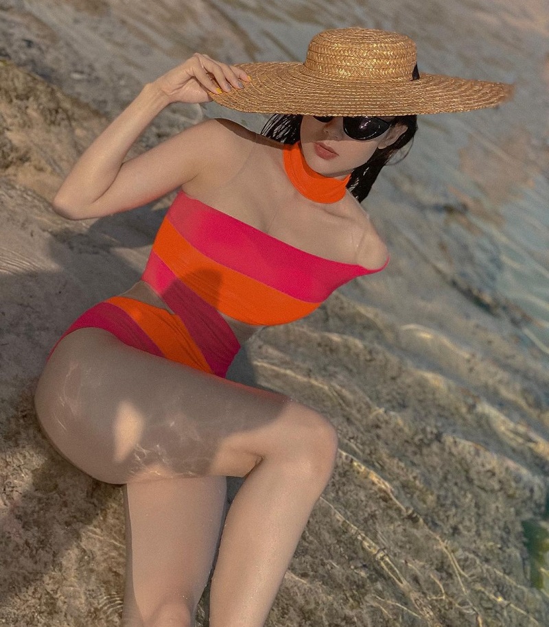 Minh Hằng bikini 22