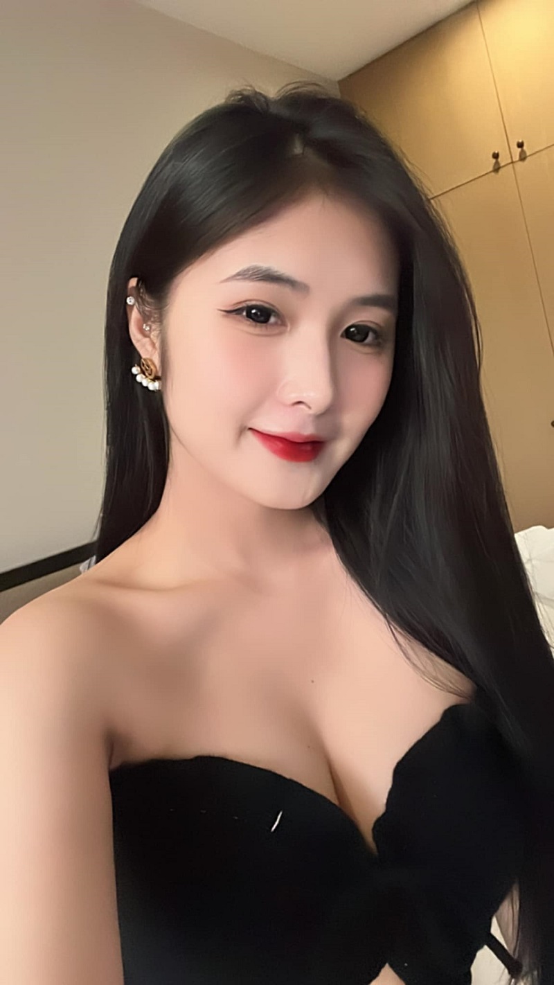 Quỳnh Alee sexy 6