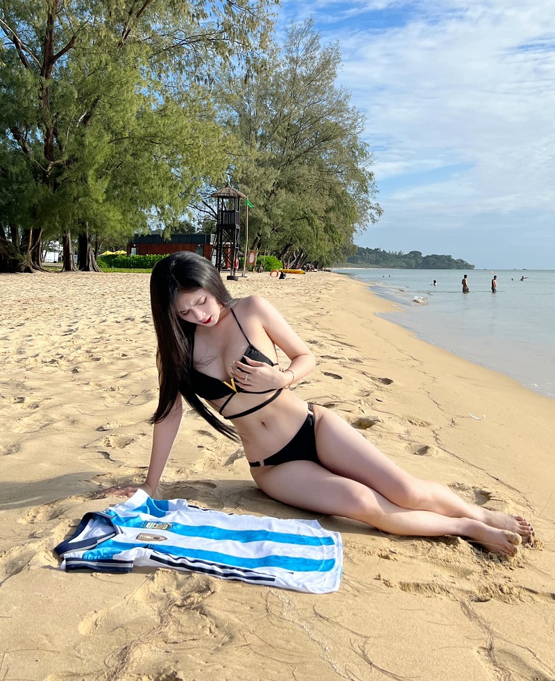 Quỳnh Alee sexy 7