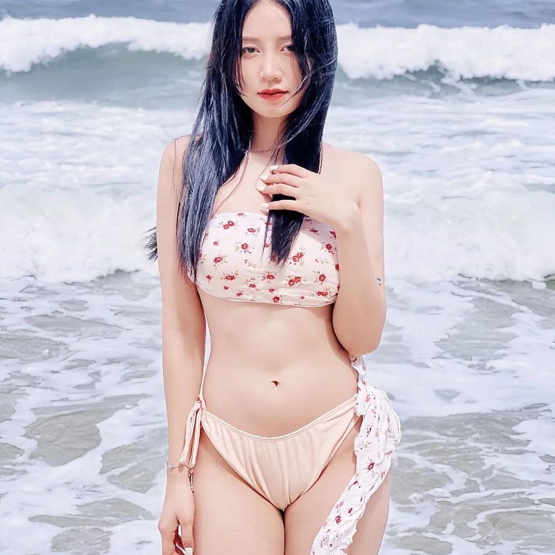 Quỳnh Moon mặc bikini 10