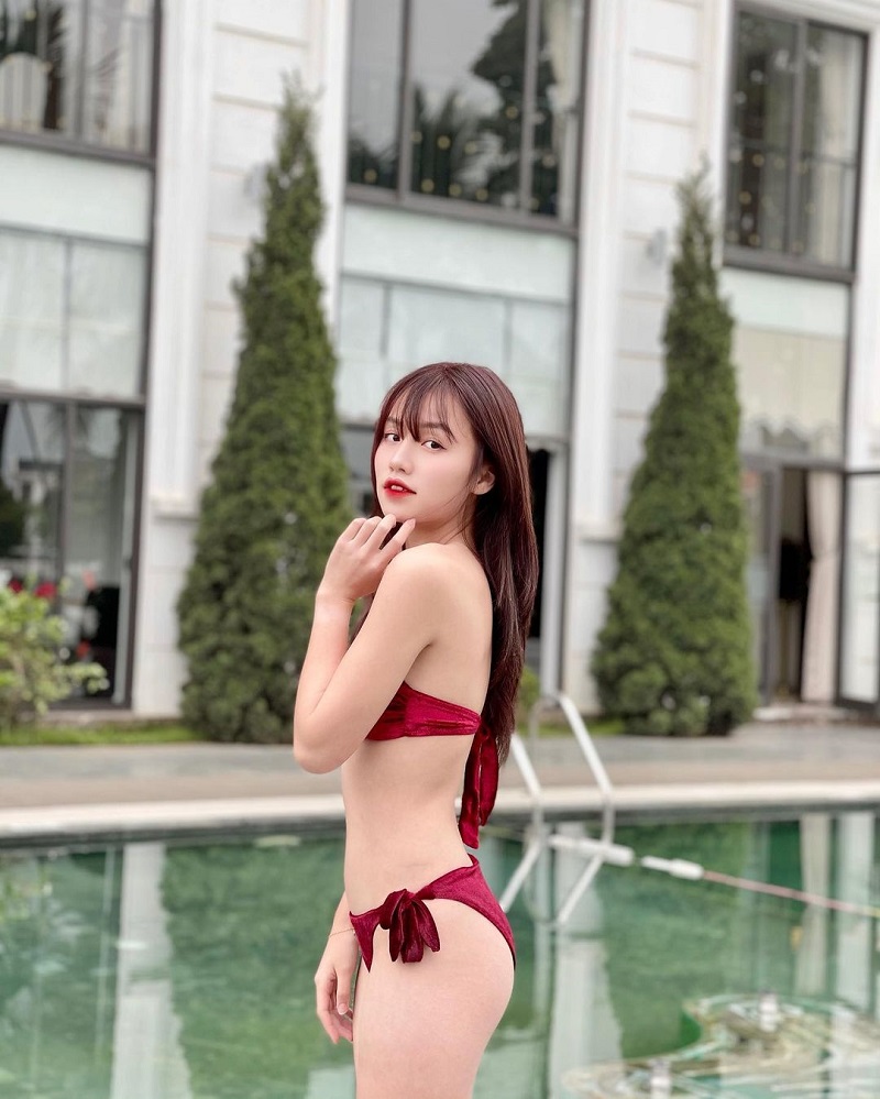 Thị Nhung mặc Bikini 11