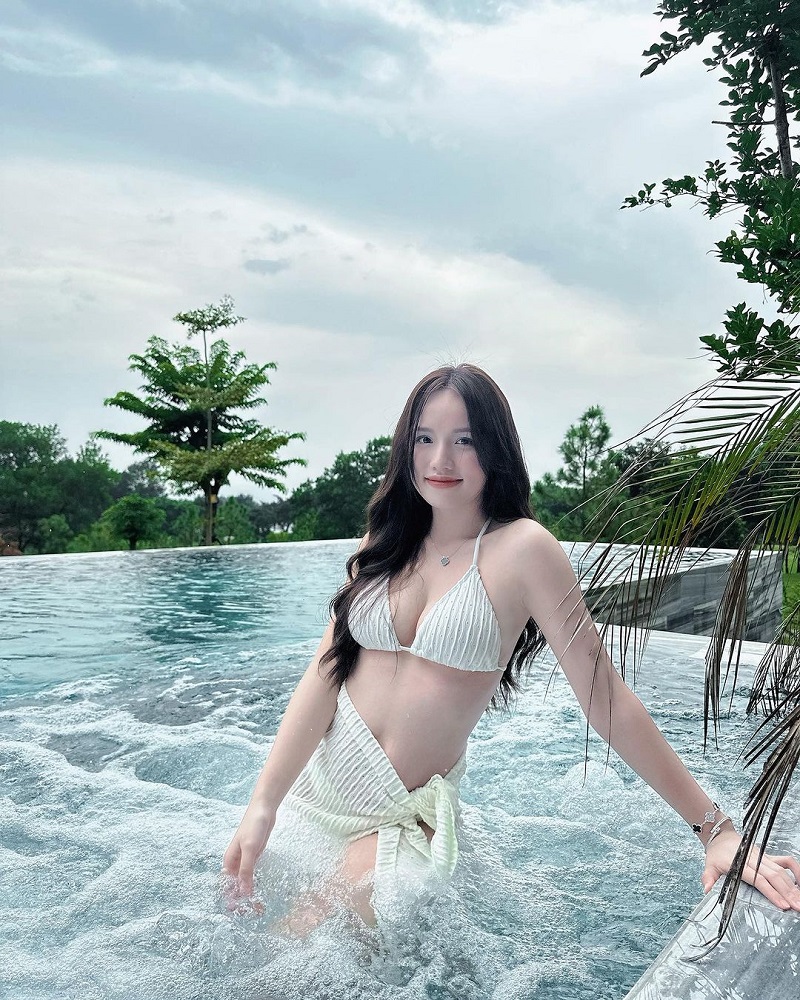 Thị Nhung mặc Bikini 6