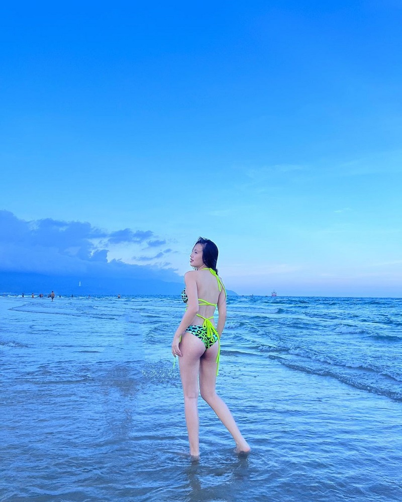 Thị Nhung mặc Bikini 9