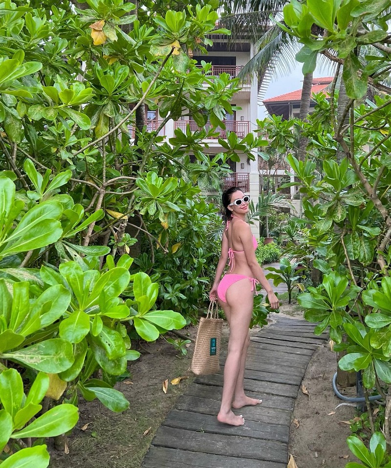 Tiểu Vy bikini 7