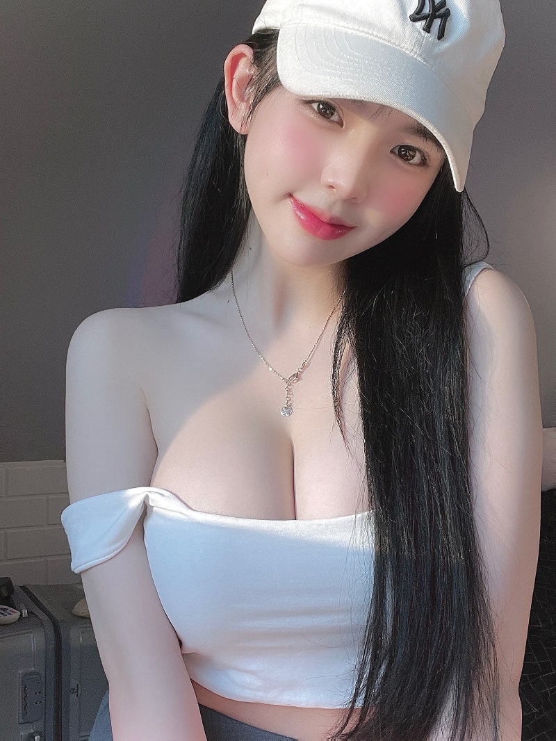 Trần Huyền Trân sexy 14