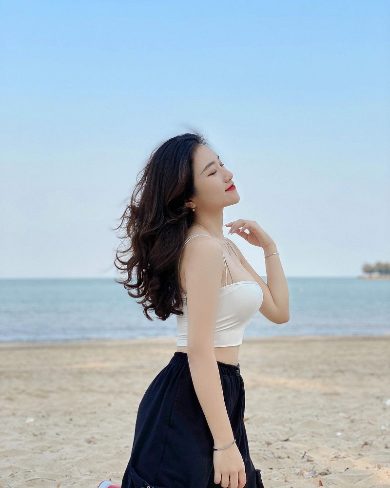 Linh Nắng sexy 3