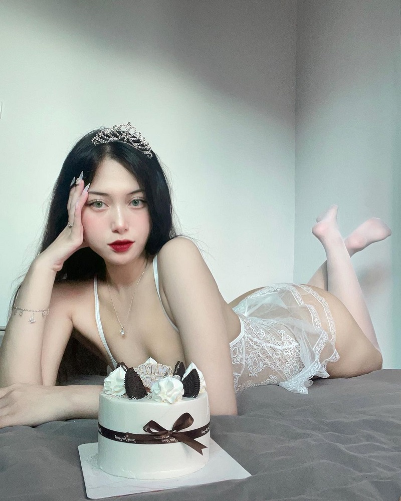 Quỳnh Anh Trần sexy 16