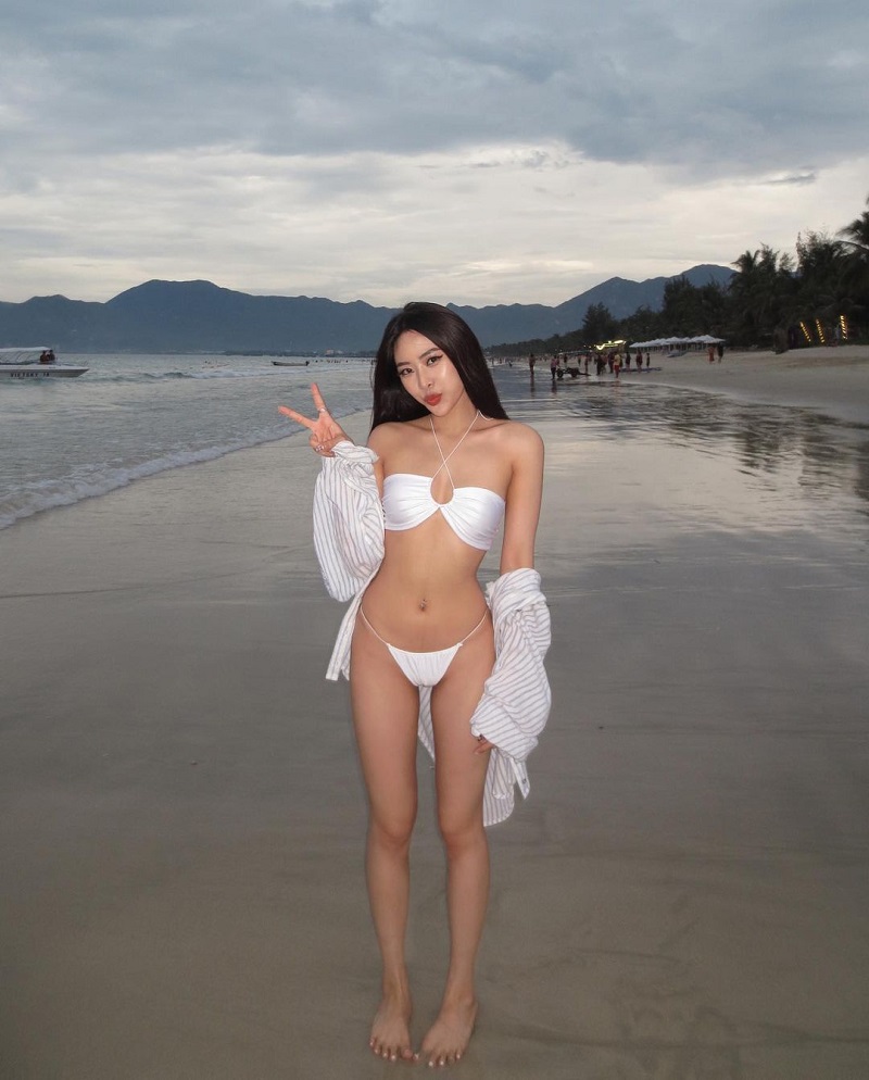 Linh Mèo bikini 11